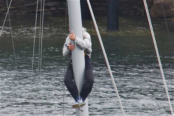 24 August 2011 - 14-13-26.jpg
Same guy. Quite rightly feeling abandoned. Stuck 3/4 up the mast as they enter the port of Dartmouth.
#BosunsChairDartmouth #DartmouthRegattaSailor
